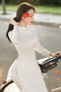 Timeless Elegance: A Gallery of Vietnamese Schoolgirls in Traditional White Ao Dai - image 23