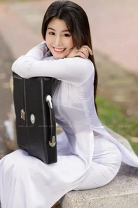 Timeless Elegance: A Gallery of Vietnamese Schoolgirls in Traditional White Ao Dai - image 93