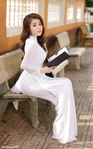Timeless Elegance: A Gallery of Vietnamese Schoolgirls in Traditional White Ao Dai - image 39
