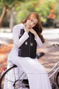 Timeless Elegance: A Gallery of Vietnamese Schoolgirls in Traditional White Ao Dai - image 43