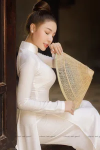 Timeless Elegance: A Gallery of Vietnamese Schoolgirls in Traditional White Ao Dai - image 40