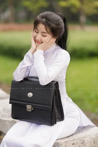 Timeless Elegance: A Gallery of Vietnamese Schoolgirls in Traditional White Ao Dai - image 87
