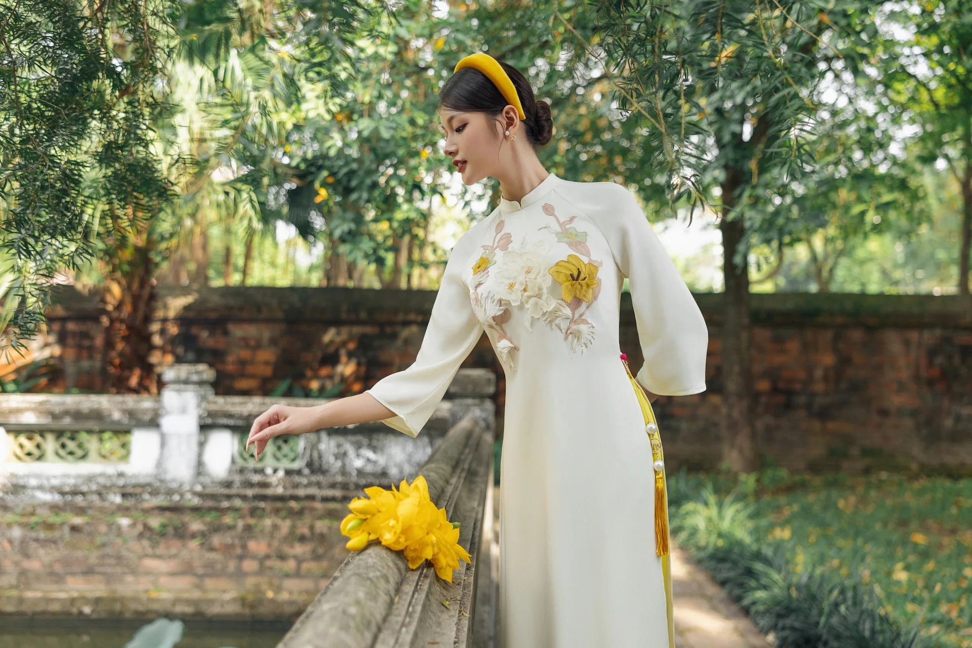 Sophisticated Ao Dai Designs for Lunar New Year: Elegant and Flattering Styles for Women