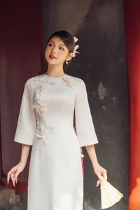 Sophisticated Ao Dai Designs for Lunar New Year: Elegant and Flattering Styles for Women - image 4