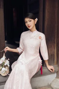 Sophisticated Ao Dai Designs for Lunar New Year: Elegant and Flattering Styles for Women - image 7