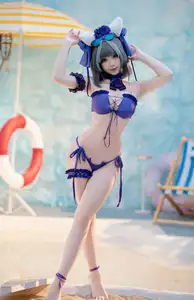 Coser Bangni Transforms into Alluring Swimsuit Cheshire on the Beach - (87P) - image 2