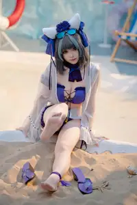 Coser Bangni Transforms into Alluring Swimsuit Cheshire on the Beach - (87P) - image 6