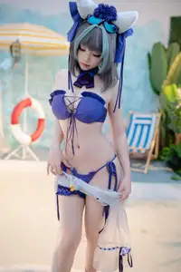 Coser Bangni Transforms into Alluring Swimsuit Cheshire on the Beach - (87P) - image 5