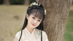 Stunning Portraits: Celebrating the Natural Beauty of Chinese Girls - image 36