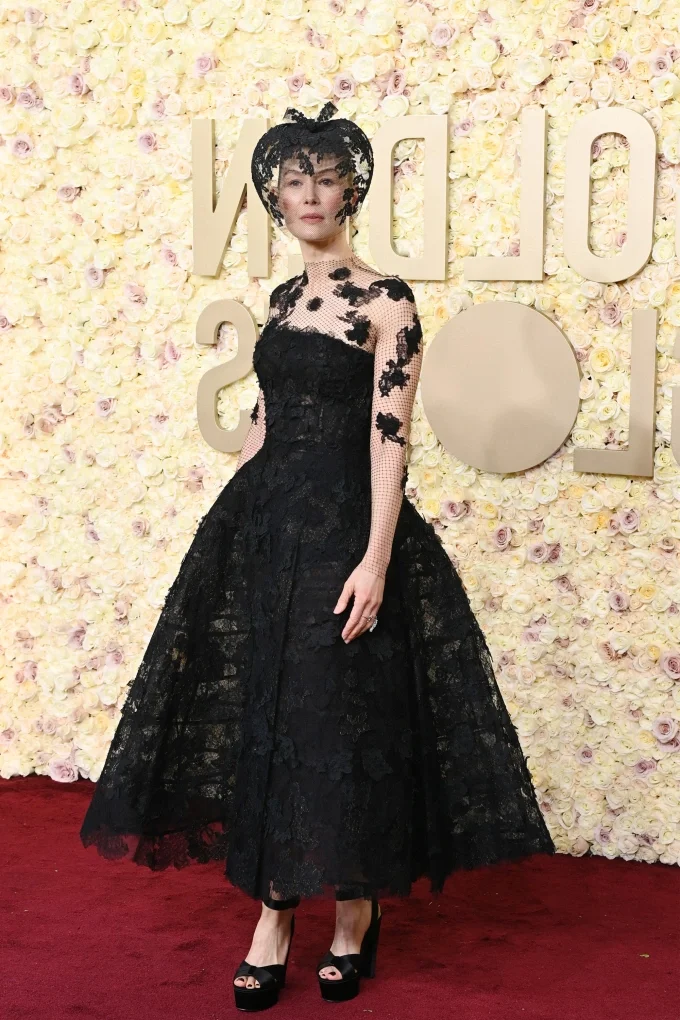 Stunning Celebrity Silhouettes on Golden Globes 2024 Red Carpet