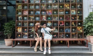 Vinyl Record Cafes: The Retro Trend Captivating HCMC Youth - image 0