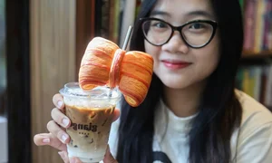 Vinyl Record Cafes: The Retro Trend Captivating HCMC Youth - image 8