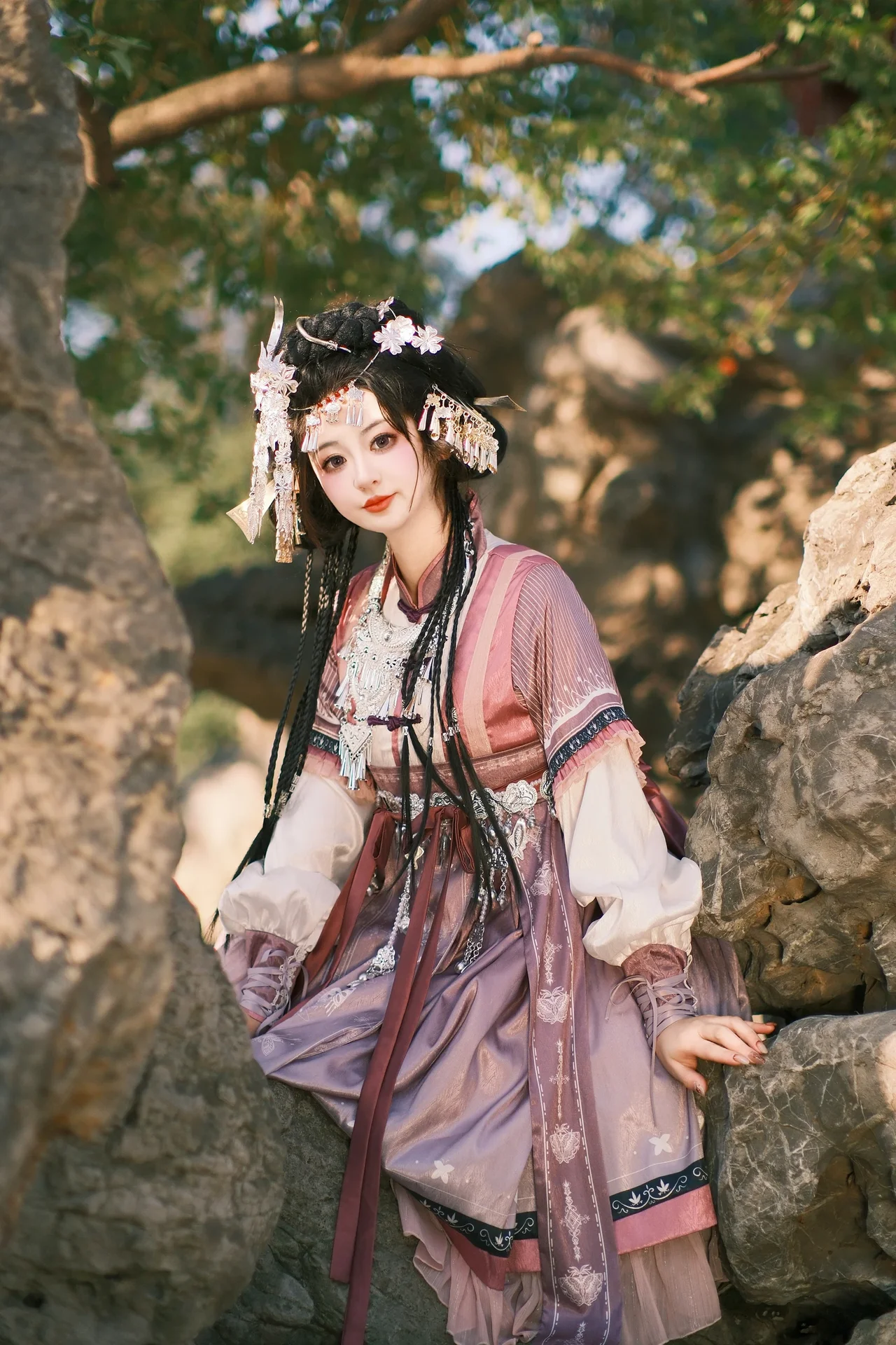 YITUYU Art Language 2024.01.28: Ethnic Miao Style Featuring Model He He Miao