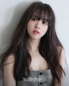 Korean Cinema Star Enchants Fans with Swimsuit Photos in Vietnam - image 5