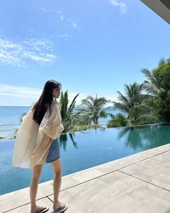 Korean Cinema Star Enchants Fans with Swimsuit Photos in Vietnam - image 4