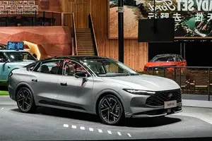 Discover Ford Mondeo 2026: Debuts in the billion-person market with stunning Mustang-inspired design. - image 7