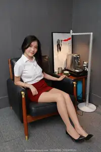 IESS SXJ No.2100 Wan Ping: Alluring Elegance in a Captivating Red and White Outfit - image 19