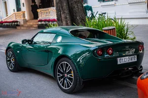 Billionaire Dang Le Nguyen Vu Acquires Rare Lotus Elise S2 for Massive Car Collection - image 4