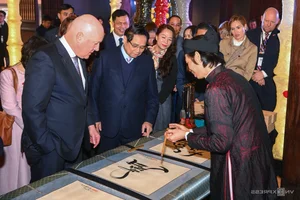 NZ Prime Minister Explores Vietnamese Culture and Music - image 0