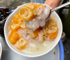Hanoi's Banh Troi Tau: A heartwarming street food specialty, chasing away winter's chill. - image 7