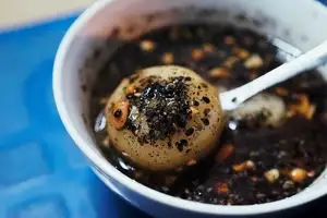 Hanoi's Banh Troi Tau: A heartwarming street food specialty, chasing away winter's chill. - image 12