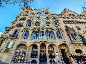 Exploring Casa Batlló: The Surreal Skeletal Masterpiece by Antoni Gaudi in Barcelona - image 9