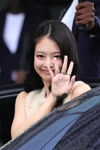 Blackpink Jennie Shines at Paris Fashion Week with Iconic Chanel Looks - image 3