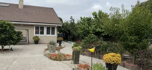Inside Ha Thanh Xuan's Stunning Flower-Filled Villa in the United States - image 6