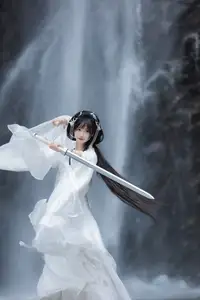 Ethereal Traditional Beauty: Qi Luo Sheng De Xiao Su Su amidst a Majestic Waterfall | YiTuYu Vol.8732 - image 12