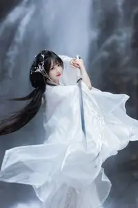 Ethereal Traditional Beauty: Qi Luo Sheng De Xiao Su Su amidst a Majestic Waterfall | YiTuYu Vol.8732 - image 6