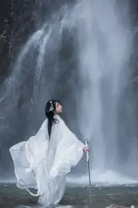 Ethereal Traditional Beauty: Qi Luo Sheng De Xiao Su Su amidst a Majestic Waterfall | YiTuYu Vol.8732 - image 3