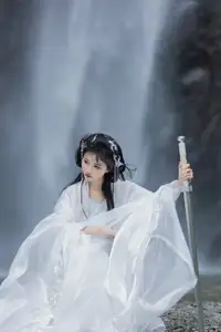 Ethereal Traditional Beauty: Qi Luo Sheng De Xiao Su Su amidst a Majestic Waterfall | YiTuYu Vol.8732 - image 7