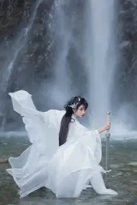 Ethereal Traditional Beauty: Qi Luo Sheng De Xiao Su Su amidst a Majestic Waterfall | YiTuYu Vol.8732 - image 14