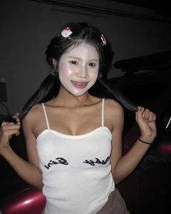 Thai Influencer Sparks Viral Debate with Bold and Unique Avant-Garde Makeup Looks That Redefine Beauty Standards - image 1