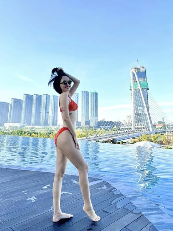 Toc Tien Flaunts Toned Bikini Body After Firmly Denying Pregnancy Rumors