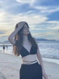 Dang Van Lam's Sister Dang Thanh Giang Stuns on Back-to-School Day - image 2