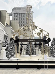 Luxury Christmas Tree Displays Become the Ultimate Holiday Check-In Spots for Trendy Youth This Season - image 5