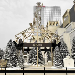 Luxury Christmas Tree Displays Become the Ultimate Holiday Check-In Spots for Trendy Youth This Season - image 7