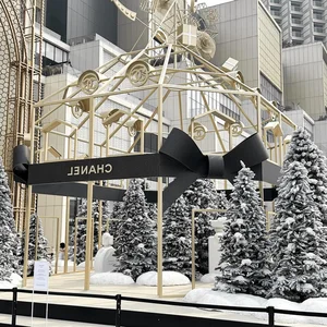 Luxury Christmas Tree Displays Become the Ultimate Holiday Check-In Spots for Trendy Youth This Season - image 0