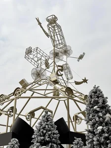 Luxury Christmas Tree Displays Become the Ultimate Holiday Check-In Spots for Trendy Youth This Season - image 1