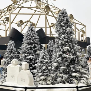 Luxury Christmas Tree Displays Become the Ultimate Holiday Check-In Spots for Trendy Youth This Season - image 3