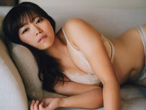 Suzuran Yamauchi FRIDAY Digital Photo Book - Exclusive Japanese Model Gallery - image 12