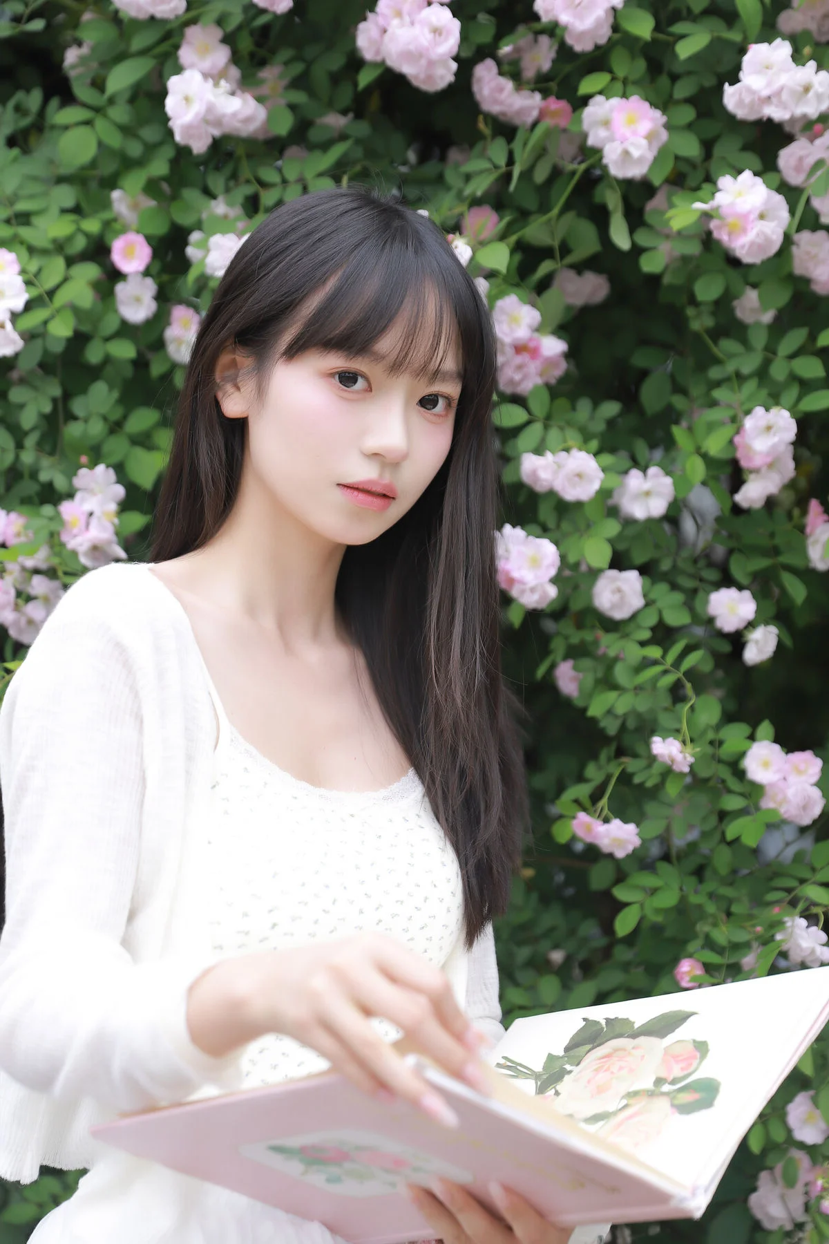 Elegant Portraiture in YiTuYu Art Language Vol.6967 Featuring Yan Yun Lin