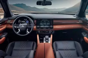 Leaked 2027 Mitsubishi Pajero Design Reveals Bold, Boxy Look - image 4