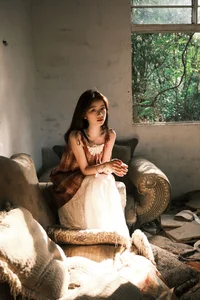YiTuYu Art Language Vol.7460: Captivating Portraits of To Xiao Bei - image 3