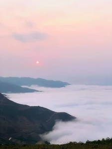 The Ultimate Ta Xua Travel Gallery: Majestic Peaks and Golden Hours at Khe Cai - image 2