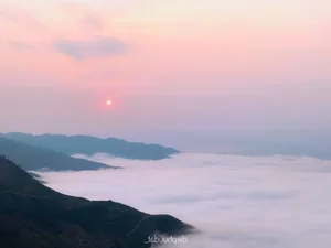 The Ultimate Ta Xua Travel Gallery: Majestic Peaks and Golden Hours at Khe Cai - image 7