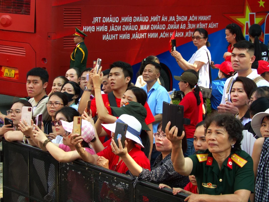 Ho Chi Minh City Welcomes International Military Units for Grand Parade