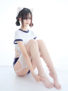 Aesthetic Fusion: Wu Geng Bai Gui’s Playful Captain Gym Wear Cosplay Series - image 12