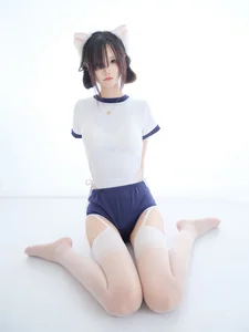 Aesthetic Fusion: Wu Geng Bai Gui’s Playful Captain Gym Wear Cosplay Series - image 4